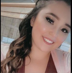 Meet your Posher, Michaela